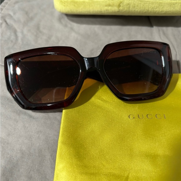 Women’s Gucci sunglasses - Picture 4 of 6